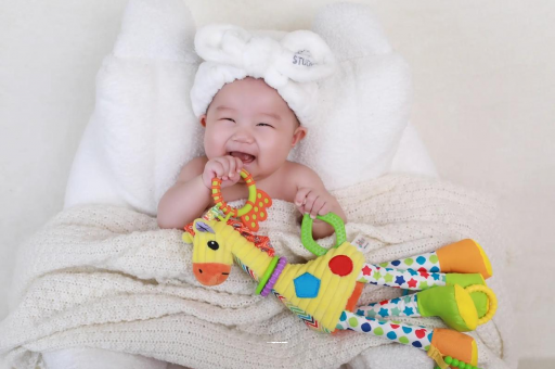 西双版纳宝宝的口欲期